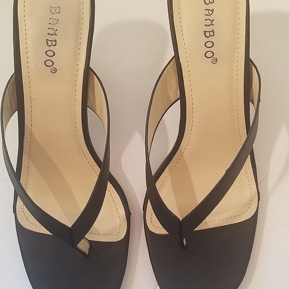 Bamboo Align women's Fashion Heels, Size 8M, Black, Leather Uppers, 2 Straps